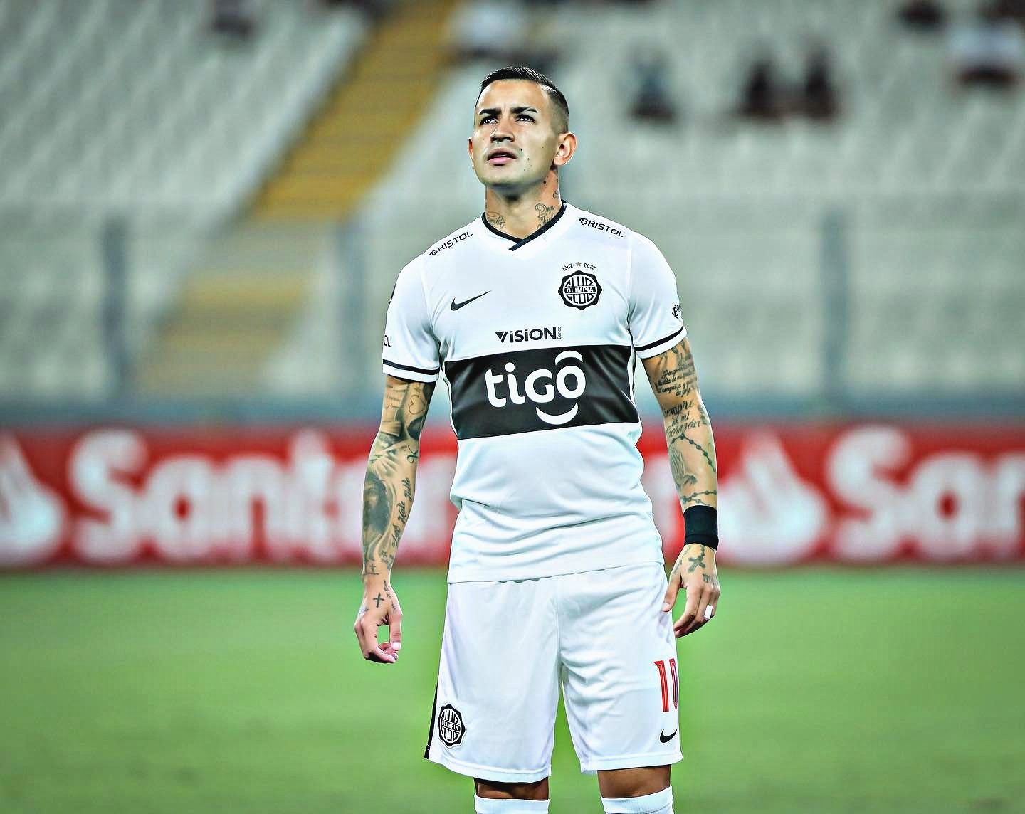 Derlis González vuelve a concentrar y está para jugar mañana