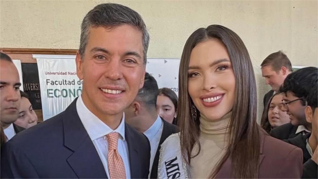 (GALERÍA) ¡Ñande Miss Universo festejó el día del economista con el presi Santi Peña!