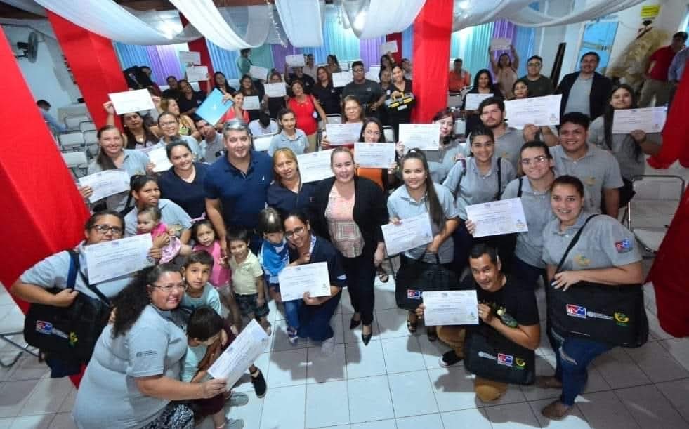 2.000 capacitados y 500 becas para jóvenes de MRA, destaca concejala