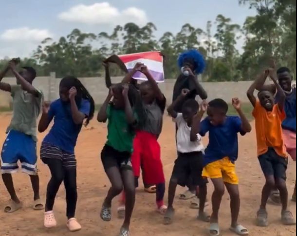 ¡Mañami el baile que dedicaron los niños de Uganda a la Albirró!