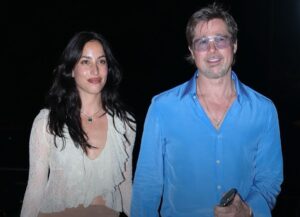 ¡Brad Pitt pasea con su chuli mientras su hijo lala contra él!