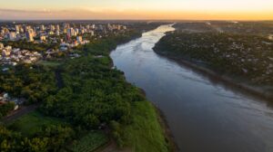 Preparan evacuación en zonas ribereñas porque ojupivema el río