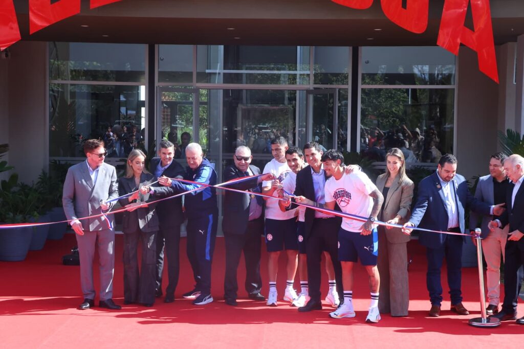 Emociones a flor de piel en inauguración de la nueva casa albirroja