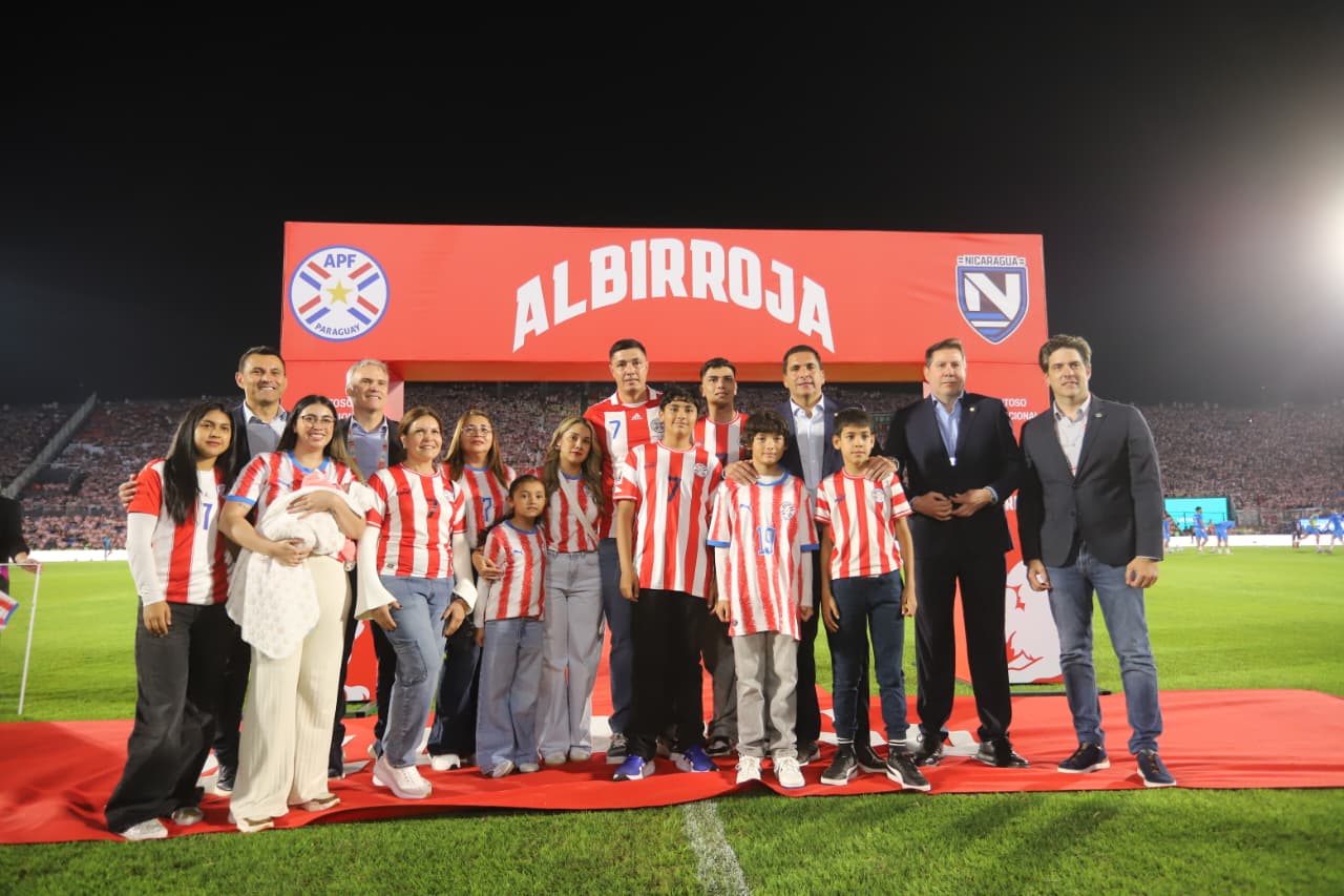“Tacuara” Cardozo fue homenajeado en la despedida de la Albirró