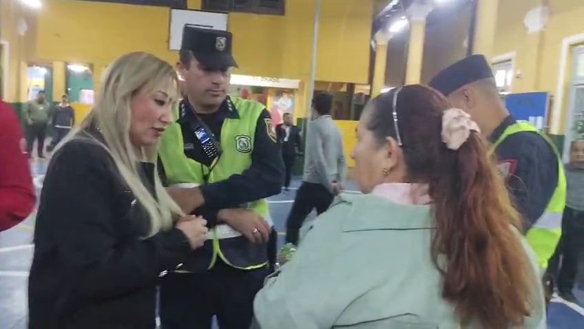 (VIDEO) ¡Doña ho’a detenida por presentarse con acreditación