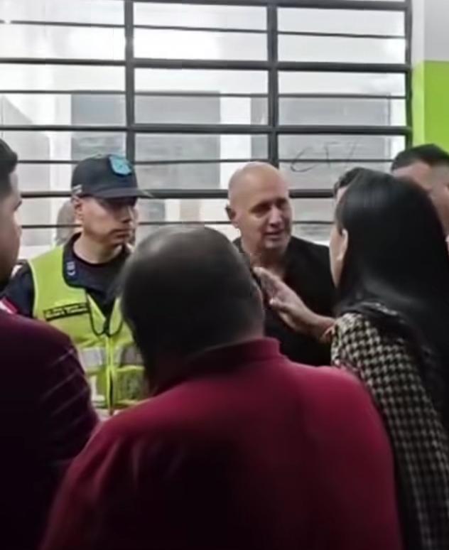 (VIDEO)Oiko pleito en conformación de mesas en Lambaré