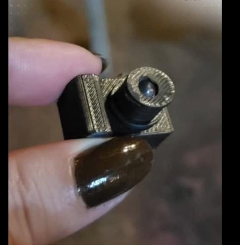 Votante ojepilla con minicámara de espía
