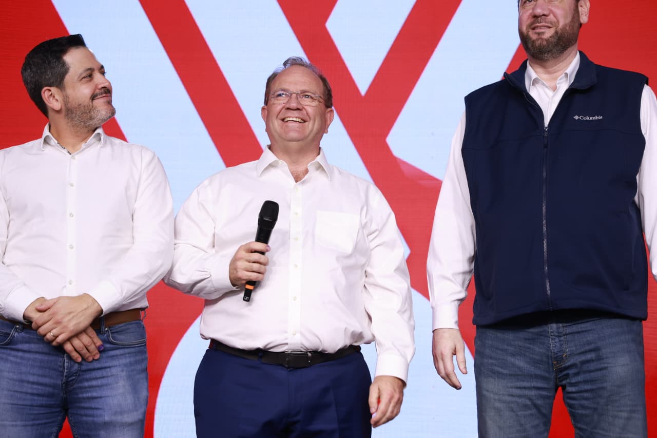 ¡Camilo Pérez arrasa en Asunción!: El “auto de rally” le gan