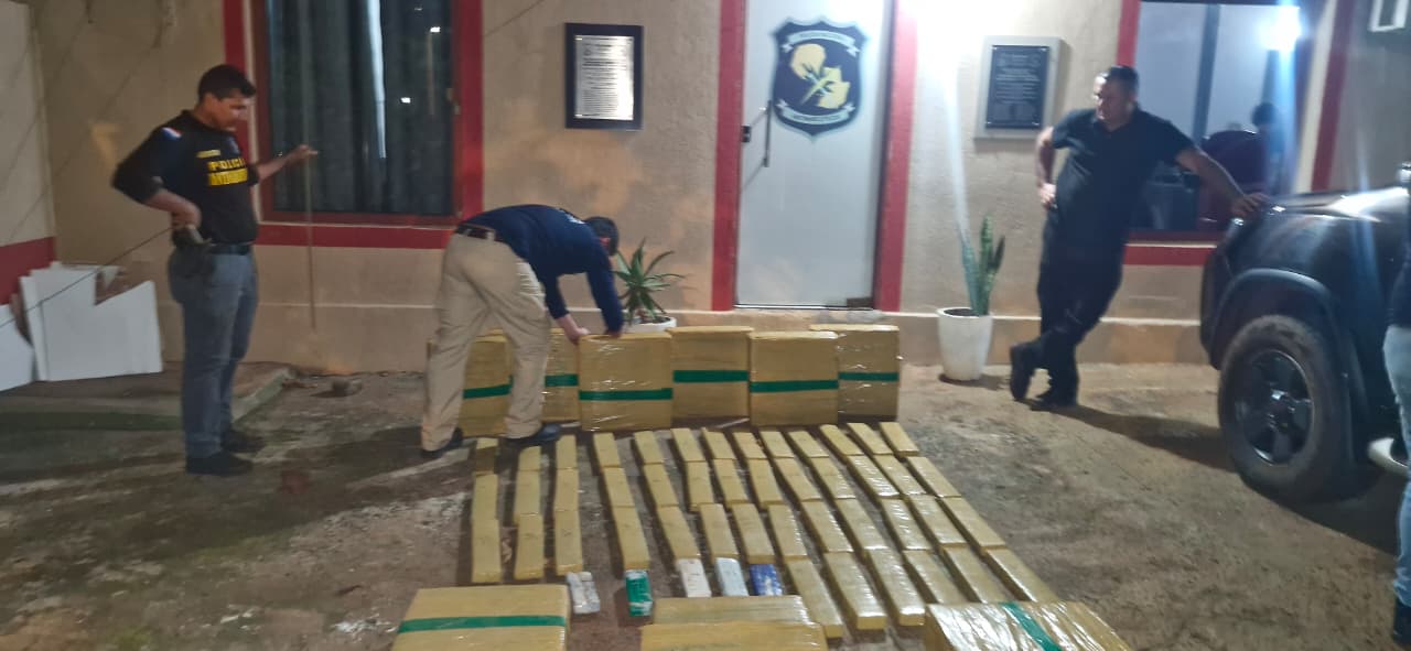 Ojeheja abandonada camionetaza con 320 kilos de macoña