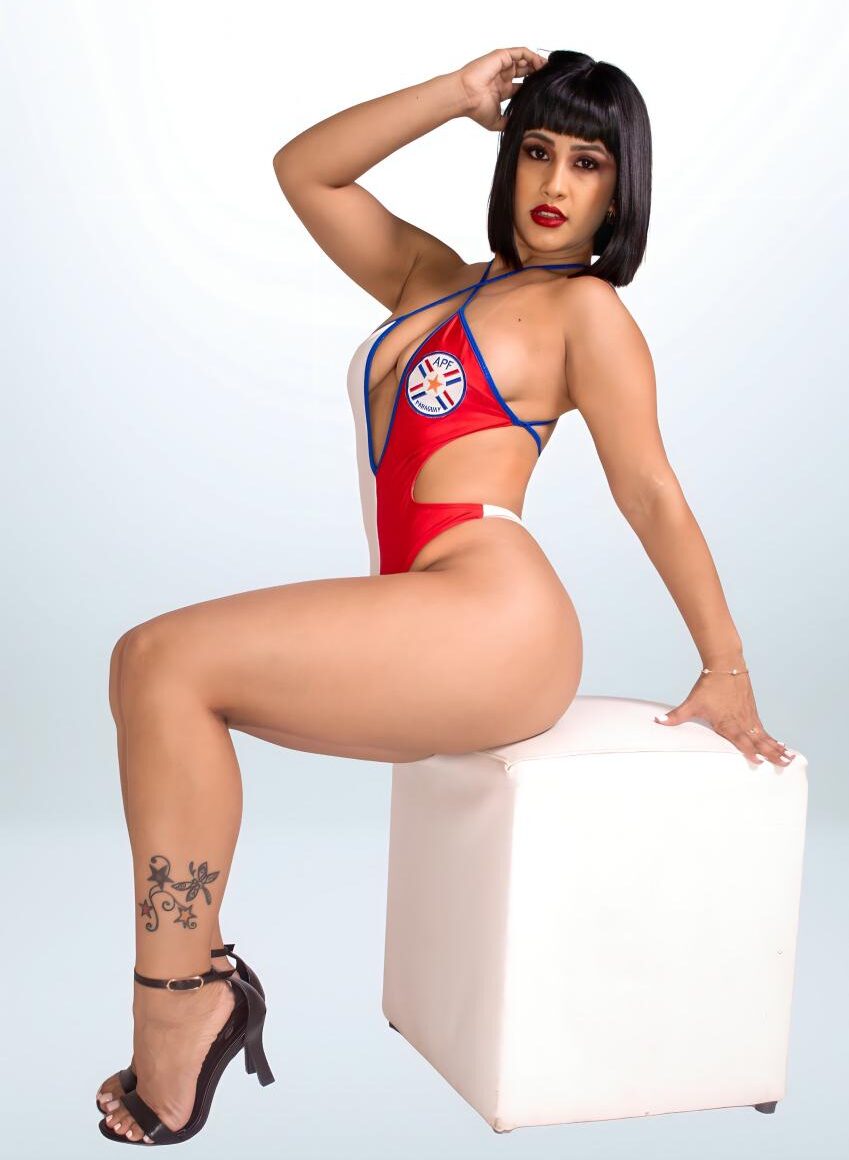 “Tenemos hambre de gloria”, dijo la bella Miss Cleopatra “Tenemos hambre de gloria”, dijo la bella Miss Cleopatra