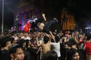 El microcentro se prepara para alentar a la Albirroja con pantallas gigantes