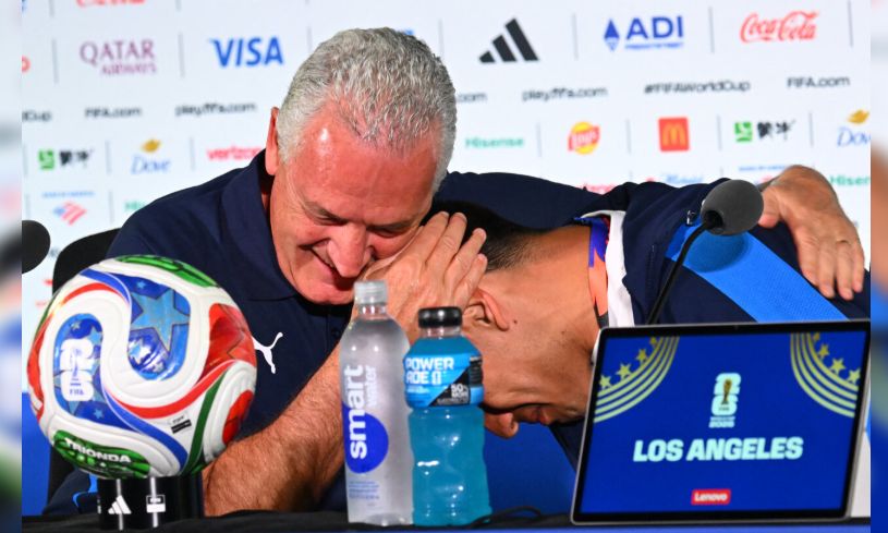 Gómez derramó lágrimas de emoción en plena confere