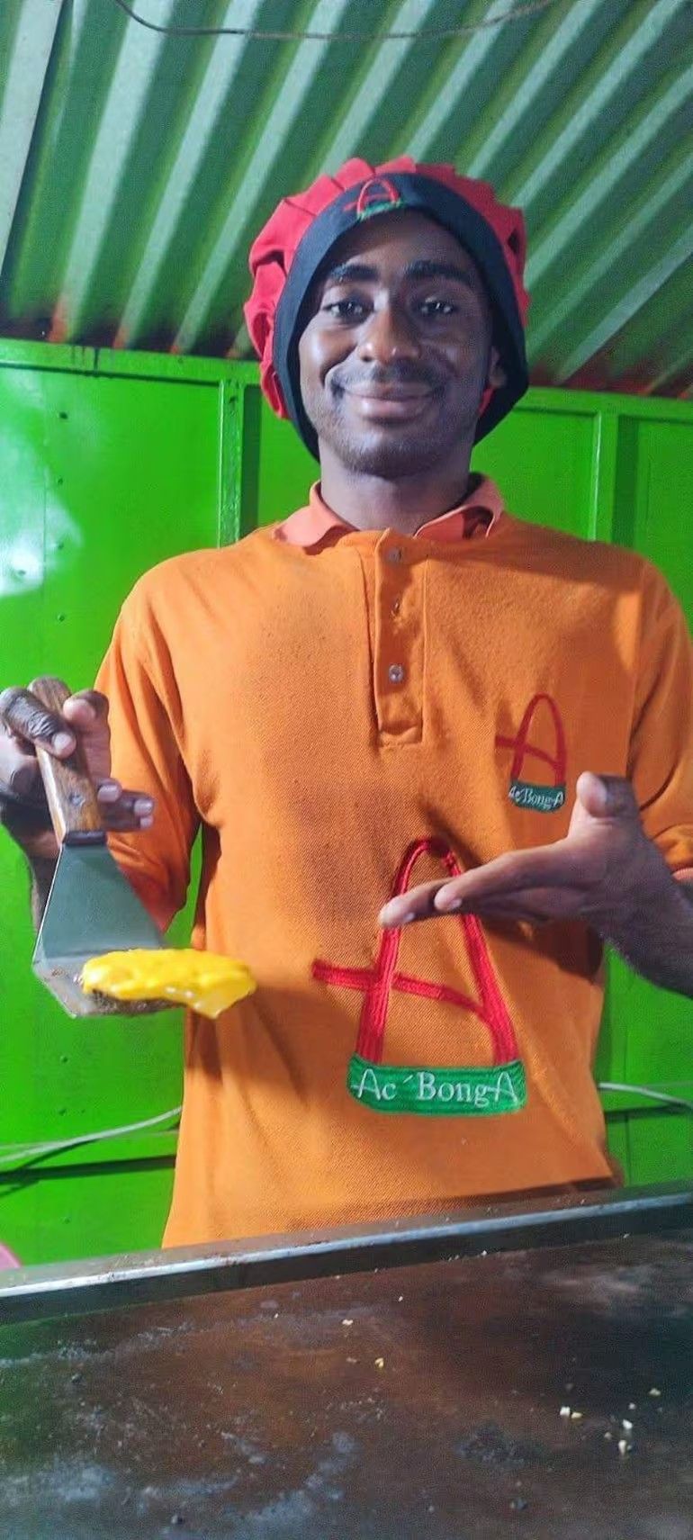 (VIDEO) Angoleño superó un accidente, vendió hamburguesas y cumplió su sueño en Misiones