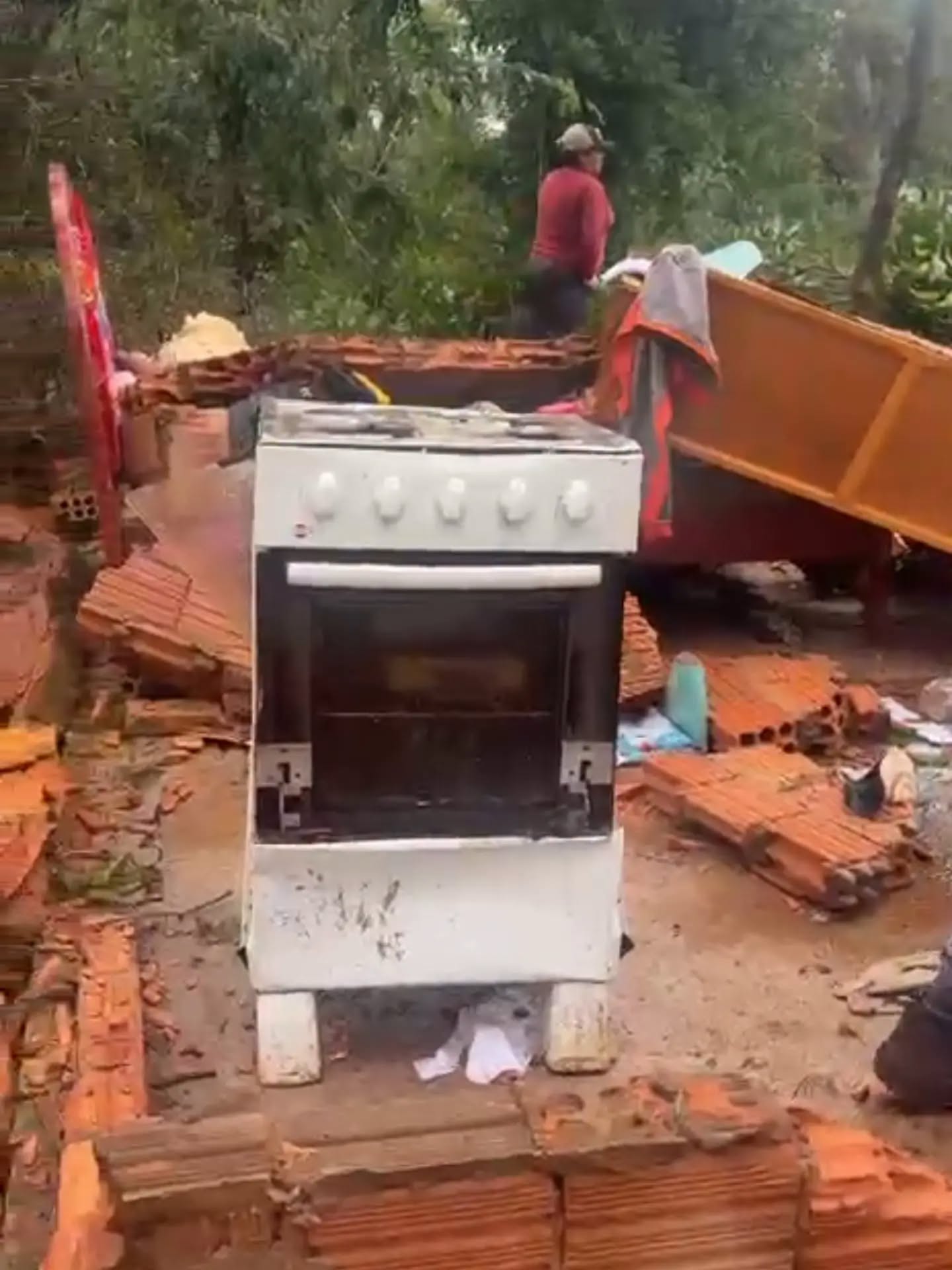 (GALERÍA) ¡Tormenta destechó casas en Capitán Bado!