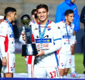 Danilo chutará en la lejana Indonesia