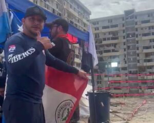 (VIDEO) ¡Bombero paraguayo labura en buscando víctimas del terremoto en Venezuela!