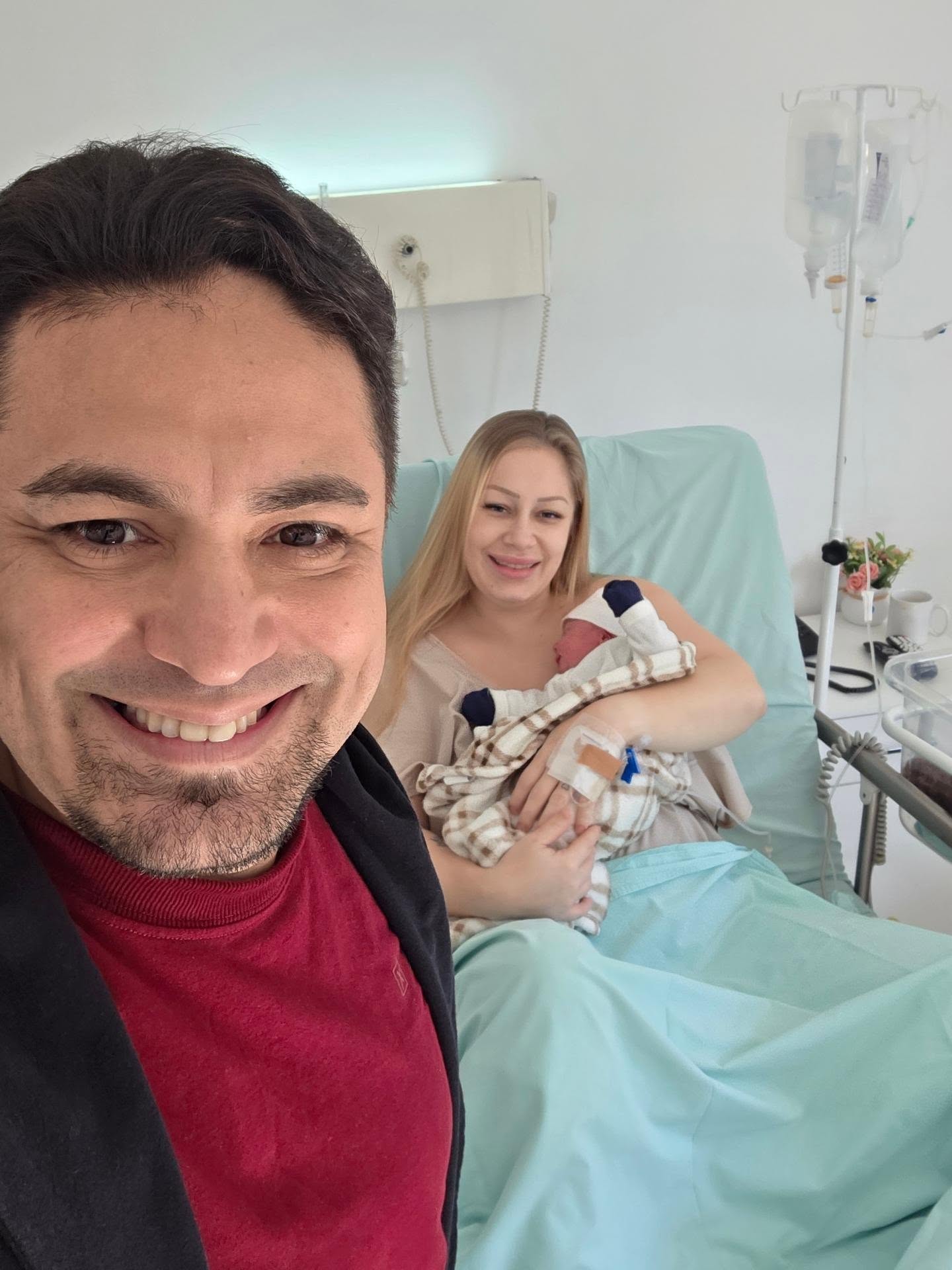 (GALERÍA) ¡Víctor Gavilán y su doña presentaron a su hijo pahague!