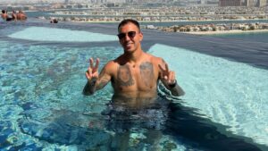 (GALERÍA) ¡El albirrojo “Kaku” Romero peló cuero en sus vacaciones!