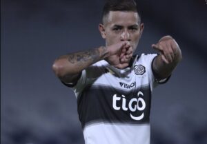 Derlis González jugó en Reserva y marcó un doblete
