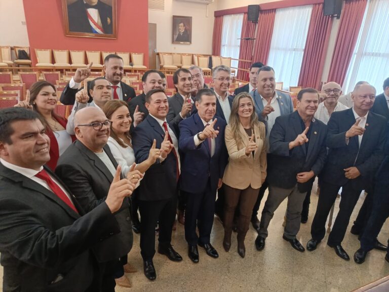 Horacio Cartes pidió a candidatos a intendentes ganar en los 19 distritos de Central