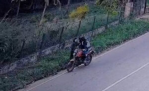 Los Malditos: Motochorros ojopy a una joven
