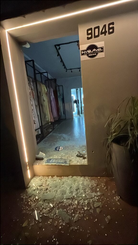Balean negocio de ropas femeninas en la terraza del país Balean negocio de ropas femeninas en la terraza del país