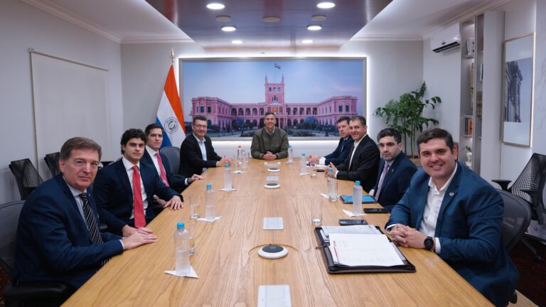 Santiago Peña apoya inversión de 40 palos verdes en San Pedro