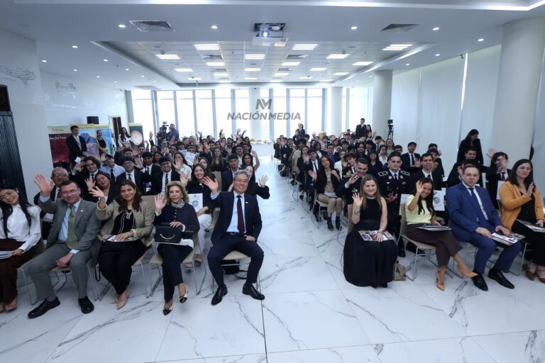 Compatriotas ohota a Taiwán gracias a becas entregadas