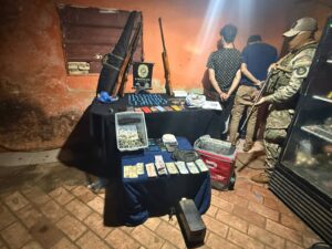 Vendían purete a lo loco y tenían hasta arsenal de armas