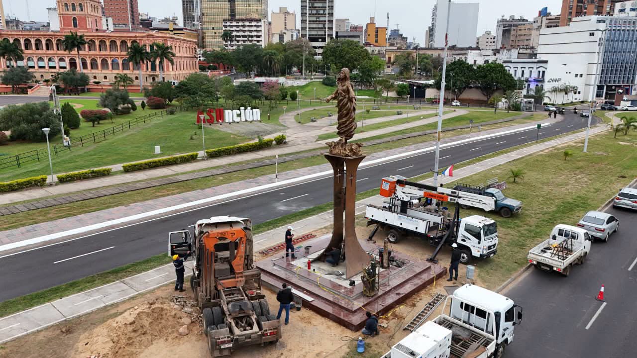 Instalaron monumento a Nuestra Señora de la Asunción en la Costanera Instalaron monumento a Nuestra Señora de la Asunción en la Costanera