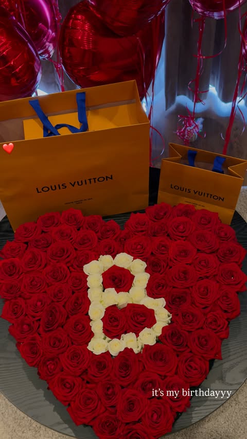 ¡El último romántico! Diego León sorprendió a su novia con regalazos