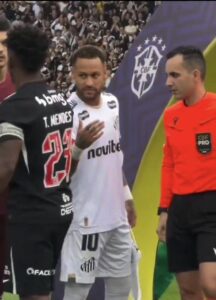 Thiago Mendes, rival de Olimpia, contó porquépa le negó el saludo a Neymar