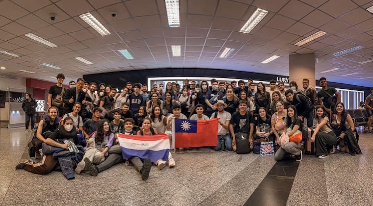 87 universitarios rumbearán  mañana a China-Taiwán