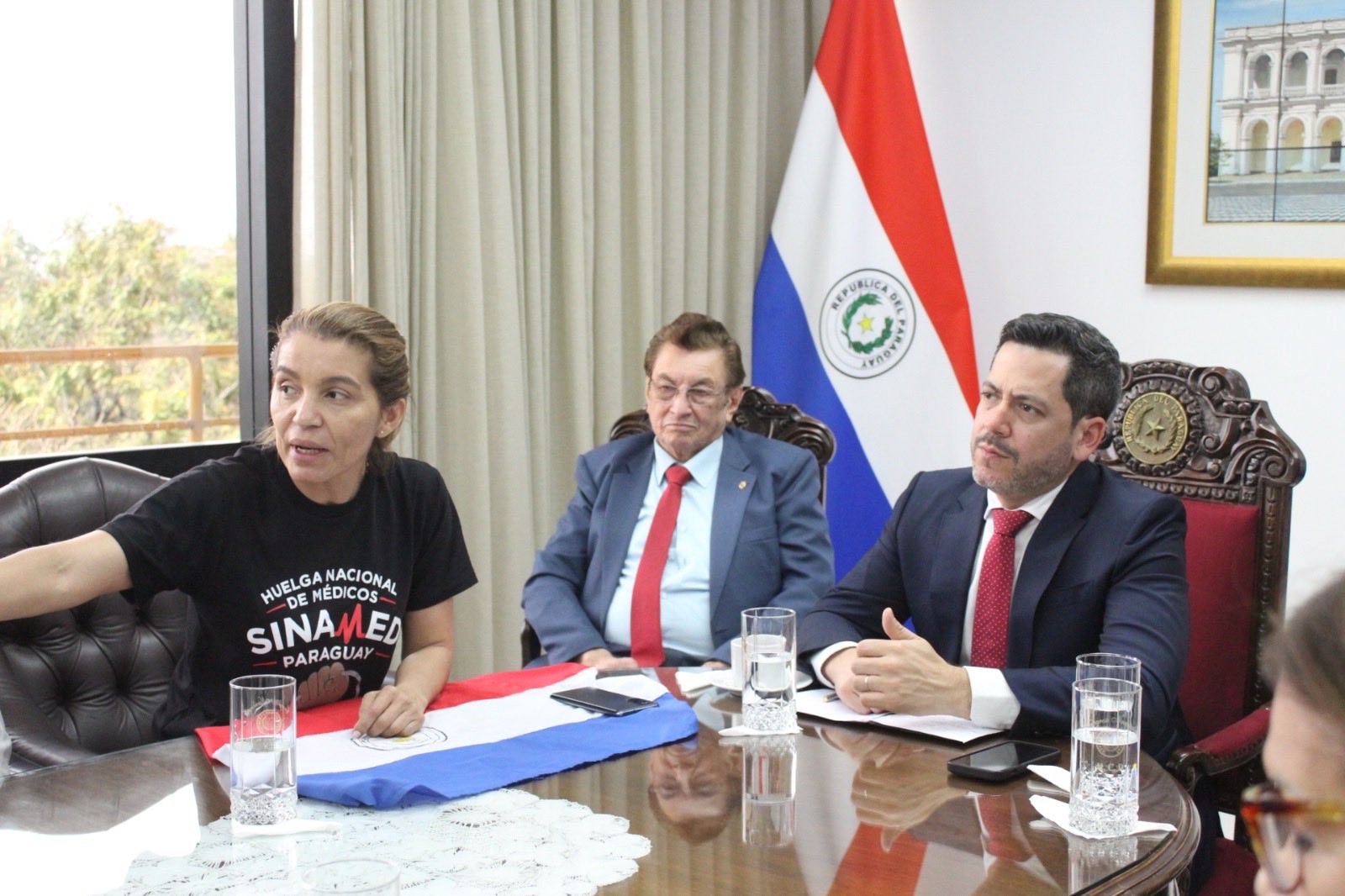 Latorre abrió diálogo con médicos para buscar solución a reivindicaciones