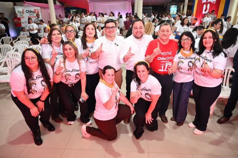 Hugui Farías y “Chito” Ortíz recibieron apoyo de unas 500 “Kuña Katupyry” en Luque