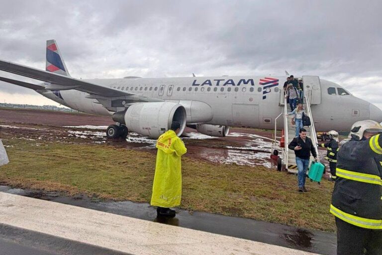 Un avión con 151 pasajeros se despistó en el aeropuerto de Cascavel