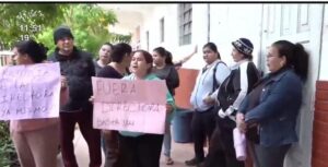 Padres lalaron contra dire y profe acoseitor en Ñemby