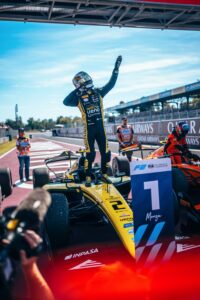 Triunfo purete de ñande piloto en Monza, Italia