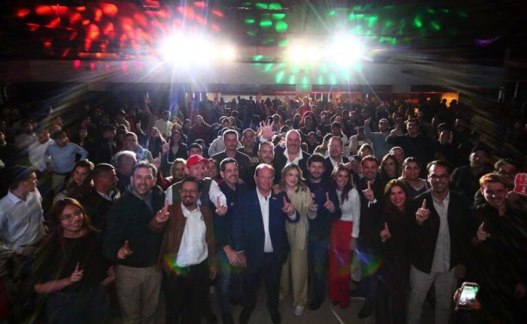 Camilo Pérez se reunió con una multitud de jóvenes