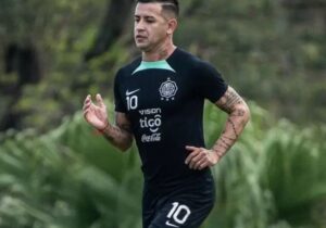 “Vitamina” admitió que Derlis González ya se enojó por no jugar