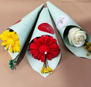 ¡Flores amarillas de velas aromáticas para Primavera!