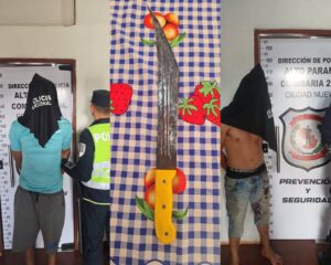 Iporâ nde amiwis: ronda de tragos hápe oikutu a su socio