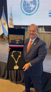 Camilo Pérez recibe la Orden al Mérito Deportivo Suramericano y es reconocido por su legado al frente de ODESUR