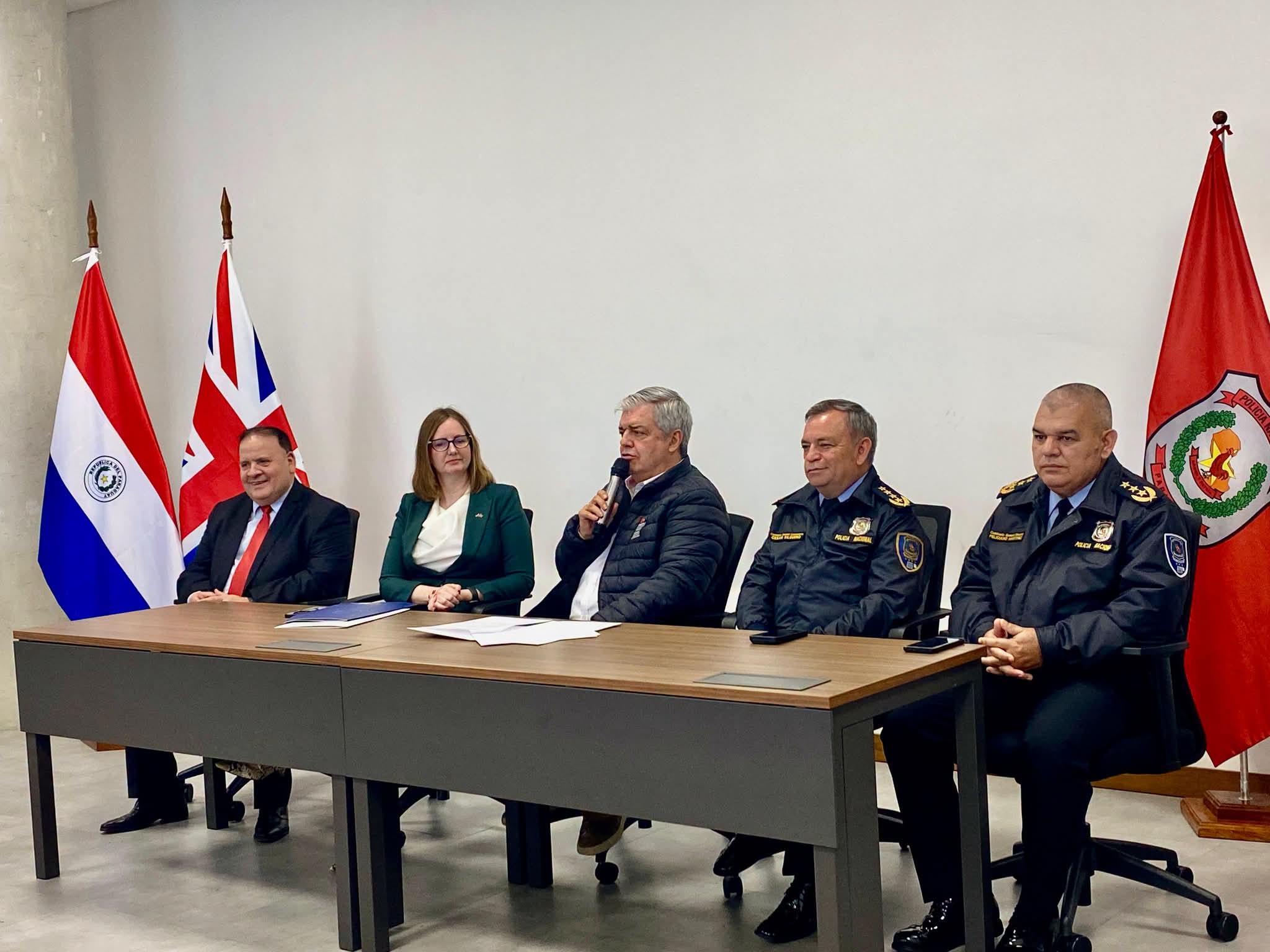 Reino Unido dona equipos tecnológicos a la Policía