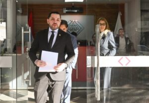 El intendente de Asunción presentó a la Fiscalía el informe de la intervención a Vialidad