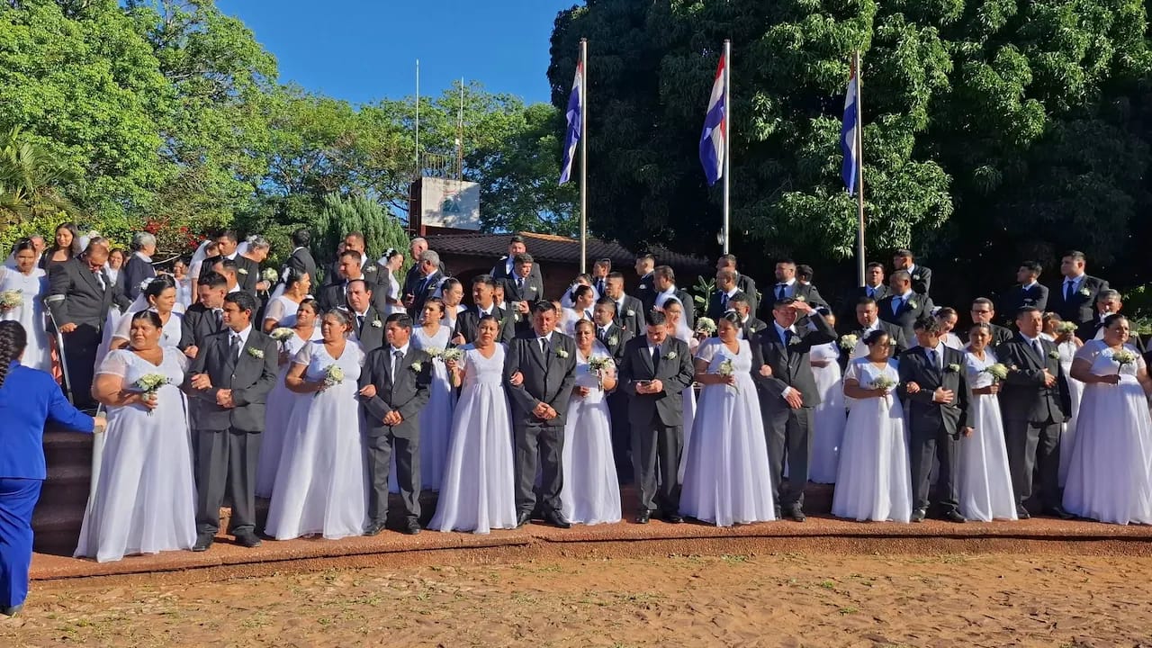 Oiko ñemenda guasu de 95 parejas 