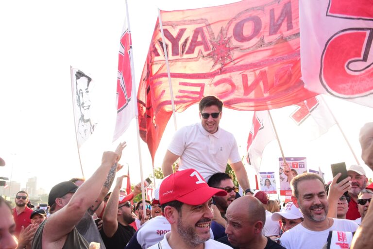 La 12 de Tino Ayala se hizo gigante en la caravana de Camilo Pérez