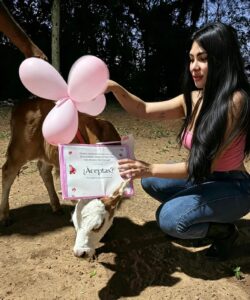 Eli Galeano recibió de regalo un ternerito con una propuesta de amor: “Las flores quedaron oficialmente destronadas”
