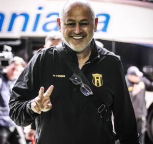 “Surgen chicos, pero no pueden quedarse, los clubes están endeudados y necesitan vender”