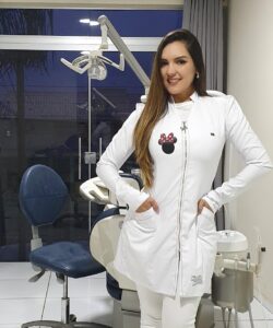 Ex miss celebra Día del Odontólogo: “Feliz y orgullosa de mi profesión”